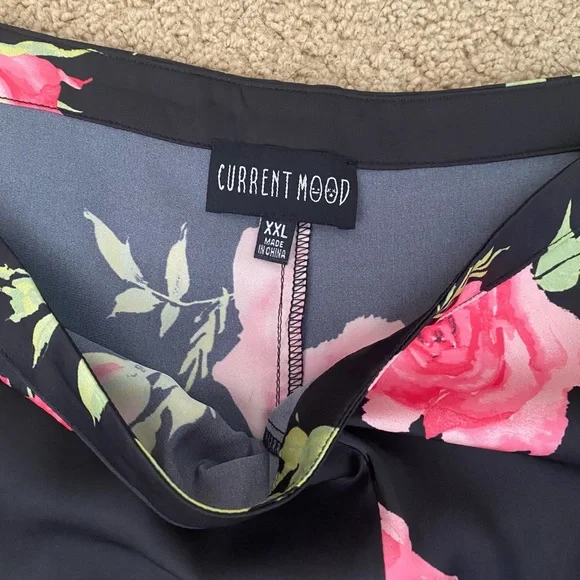 Floral Satin Ruffle Short - Picture 10 of 10